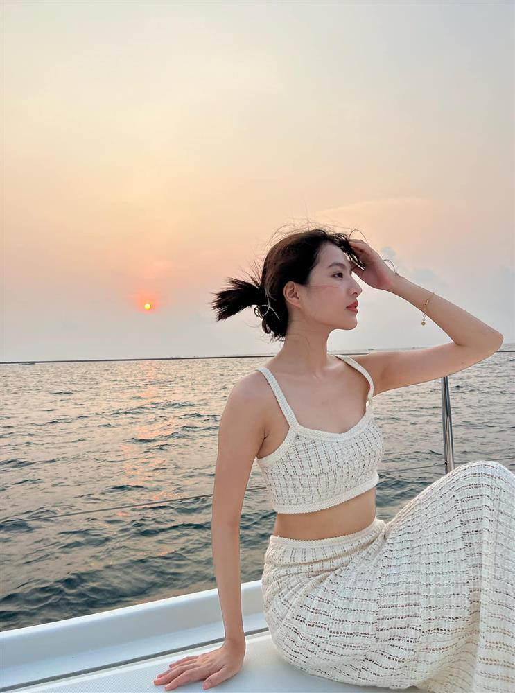 ù vẻ ngoài trông dịu dàng, nữ tính nhưng Bích Ngọc là cô gái sống độc lập từ sớm.