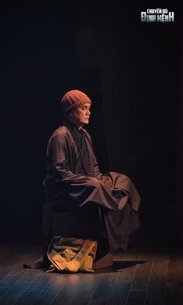 NSUT Huu Chau cong tu nha giau sa co, U60 khong vo con-Hinh-9