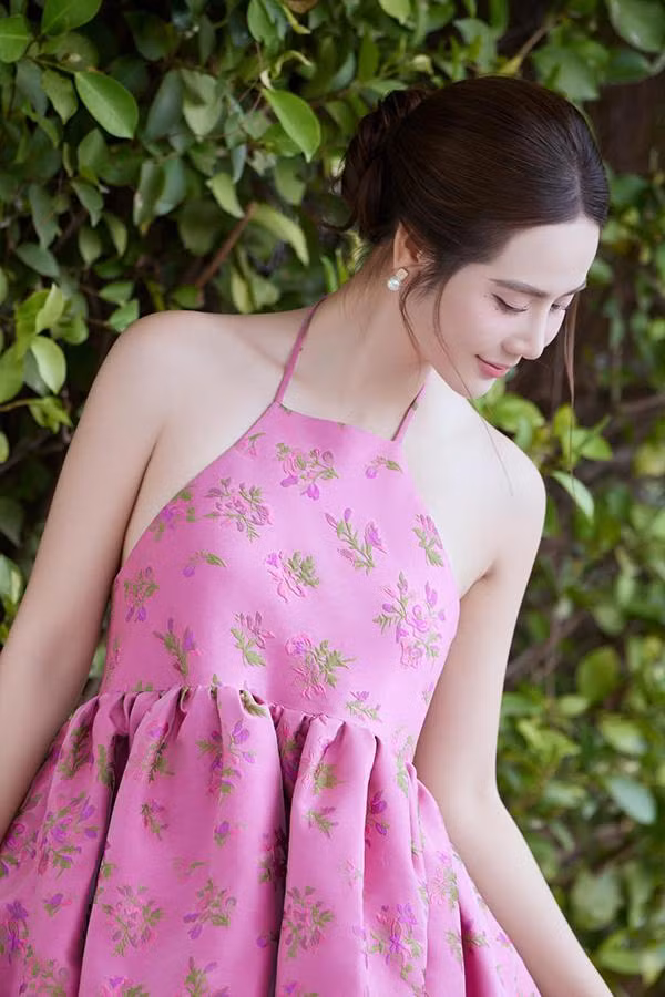 Tập luyện mỗi ngày là cách mà Huyền Lizzie duy trì năng lượng tích cực, giải quyết tình trạng mỡ thừa, sở hữu vóc dáng cân đối gợi cảm ở tuổi U35.