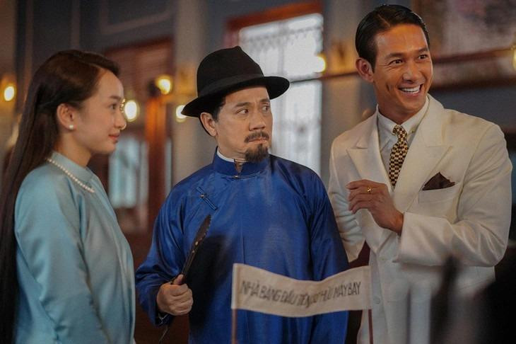 NSƯT Thành Lộc đảm nhận vai Hội đồng Lịnh, người cha quyền uy của cậu Ba Hơn - công tử Bạc Liêu. Nam nghệ sĩ chia sẻ: "Phải ưu tiên cho kịch, tôi từ chối nhiều lời mời điện ảnh khi trùng lịch diễn, trong đó có những vai tôi rất thích". 