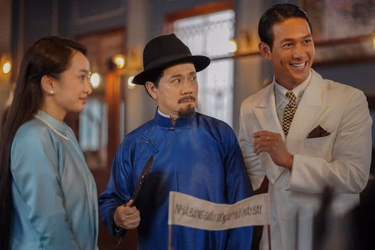 NSƯT Thành Lộc đảm nhận vai Hội đồng Lịnh, người cha quyền uy của cậu Ba Hơn - công tử Bạc Liêu. Nam nghệ sĩ chia sẻ: "Phải ưu tiên cho kịch, tôi từ chối nhiều lời mời điện ảnh khi trùng lịch diễn, trong đó có những vai tôi rất thích". 