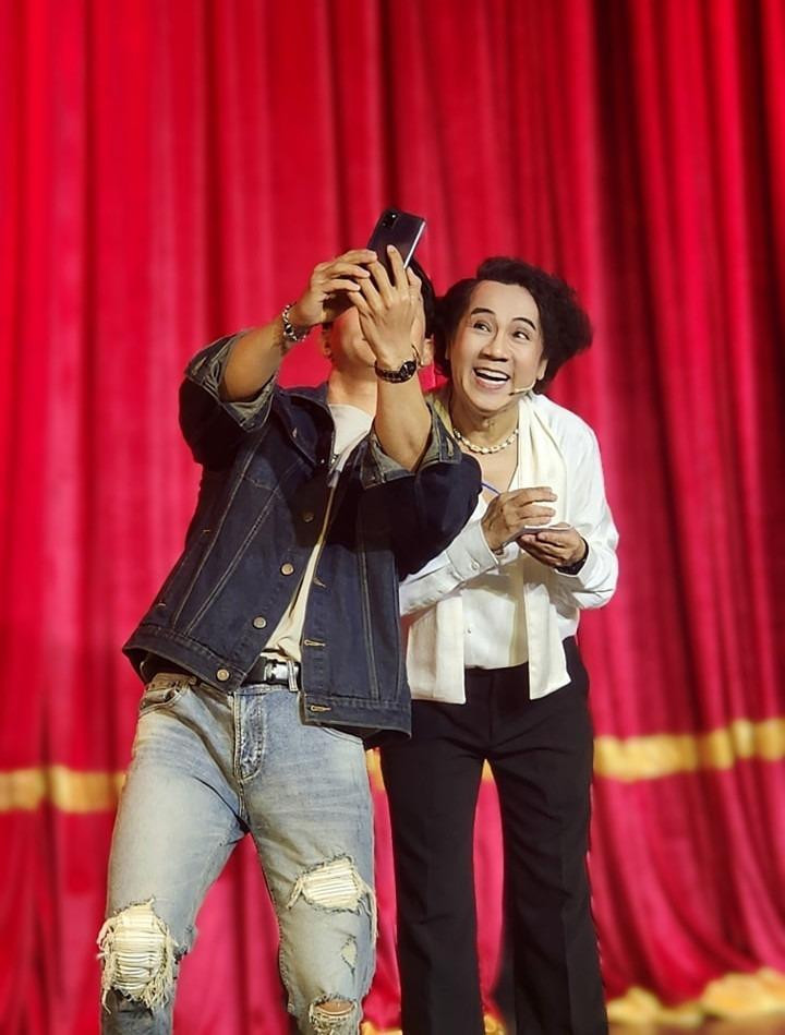  Với biệt danh "Phù thủy sân khấu", Thành Lộc được đánh giá là một trong những nghệ sĩ xuất sắc nhất của nền nghệ thuật Việt Nam hiện nay. Tháng 5/2023, sau 26 năm gắn bó, Thành Lộc rời Sân khấu kịch Idecaf vì "không còn chung quan điểm". Sau đó, ông thành lập Sân khấu nghệ thuật Thiên Đăng. "Thiên đăng nghĩa là ngọn đèn của trời, cũng là ngọn đèn của sân khấu. Vì với nghệ sĩ, nghệ thuật là đạo và lẽ sống mà chúng tôi phải tận tụy phụng sự", nam nghệ sĩ bày tỏ. 