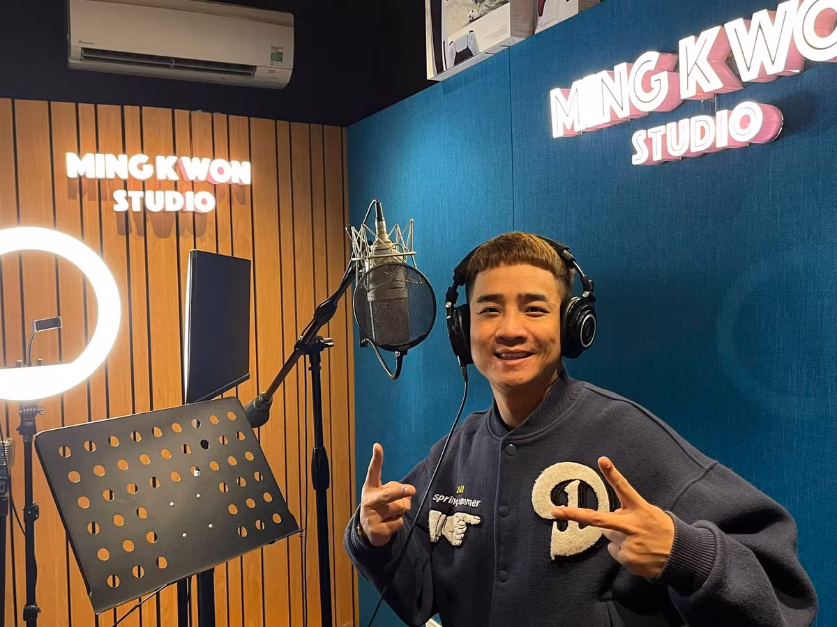 Chan dung nam ca si 7 lan tham gia Tao Quan-Hinh-7