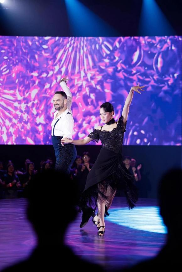 Phương Oanh bế hai con đi tập nhảy - Hình 4 Phuong Oanh be hai con di tap nhay-Hinh-4