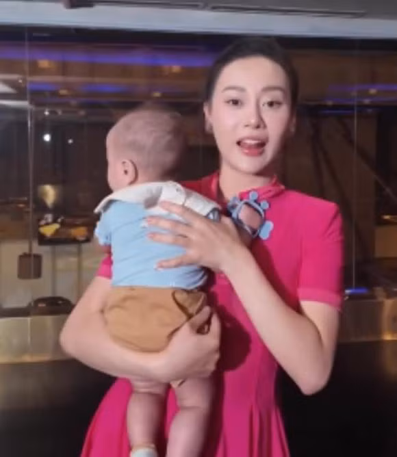 Phuong Oanh be hai con di tap nhay-Hinh-2