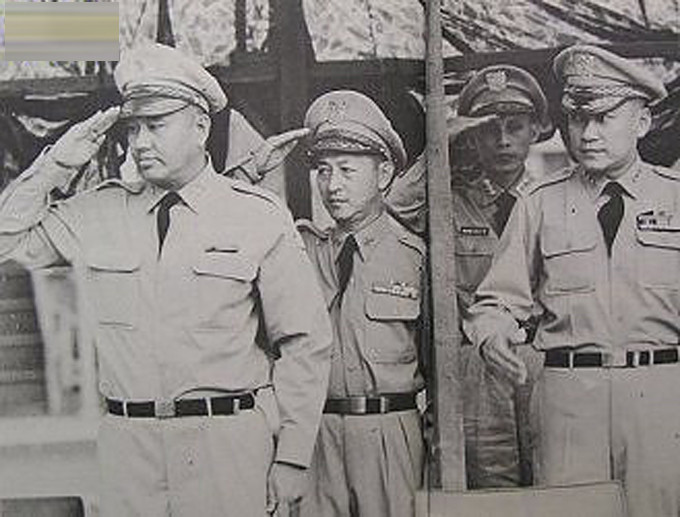 Sau khi Pháp rút quân khỏi Việt Nam (năm 1954), ông Dương Văn Minh gia nhập quân đội Sài Gòn và thăng tiến rất nhanh. 