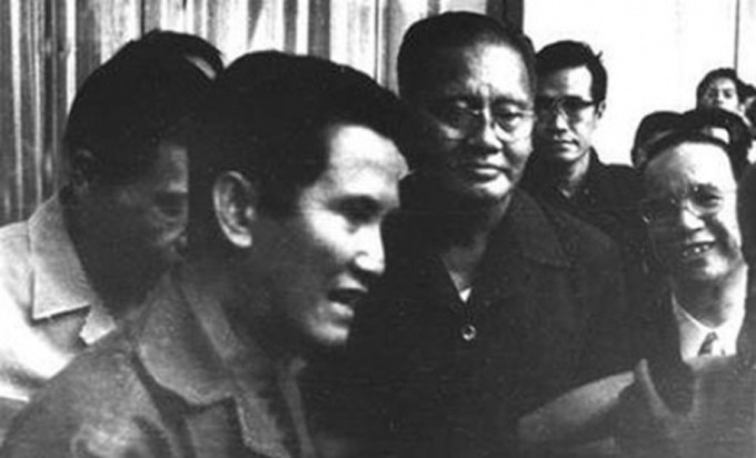  Vài năm sau 1975, ông Dương Văn Minh được phép di cư sang Pháp vào năm 1983. Sau đó, ông chuyển sang California sống với con gái.