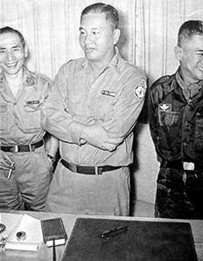 Lính gọi ông ta là “Minh Lớn” bởi viên tướng này có chiều cao quá khổ - 1,83 m, ngoài ra còn để phân biệt với một sĩ quan khác cùng tên là tướng Nguyễn Văn Minh, "Minh Nhỏ".