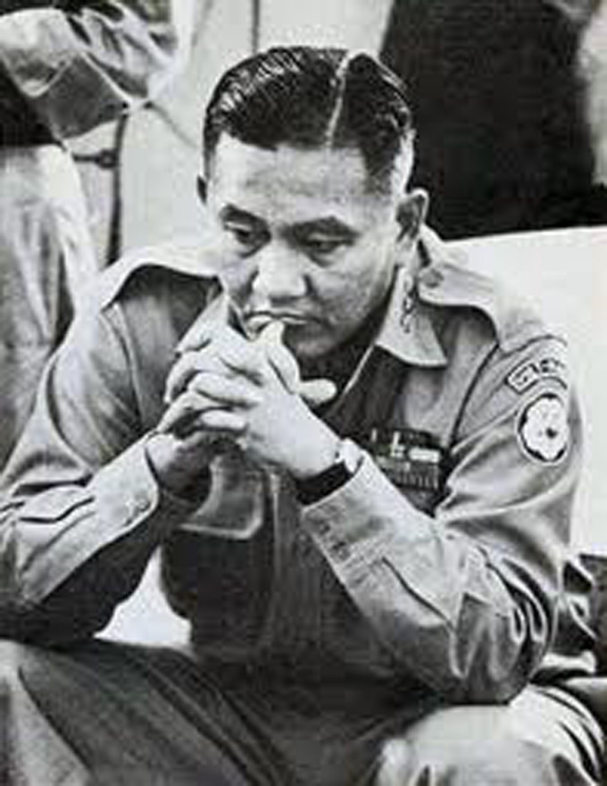 Đường binh nghiệp của tướng Dương Văn Minh bắt đầu vào những năm 1940, khi đó ông ta là một trong số 50 sĩ quan người Việt Nam được thăng cấp trong hàng ngũ quân đội Pháp. 