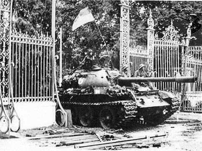 Ngày 30/4/1975, quân Giải phóng tiến vào Sài Gòn, tướng Dương Văn Minh đã chấp nhận đầu hàng vô điều kiện và ngay lập tức lên đài phát thanh Sài Gòn đọc tuyên bố chính thức. 