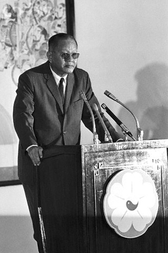 Một ý kiến cho rằng: “Ông Minh là người Việt Nam, có thể vấn đề ở chỗ ấy”.