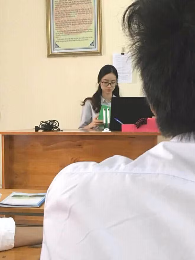 Co giao hot girl 9X bat ngo noi tieng vi anh chup len xinh dep-Hinh-2