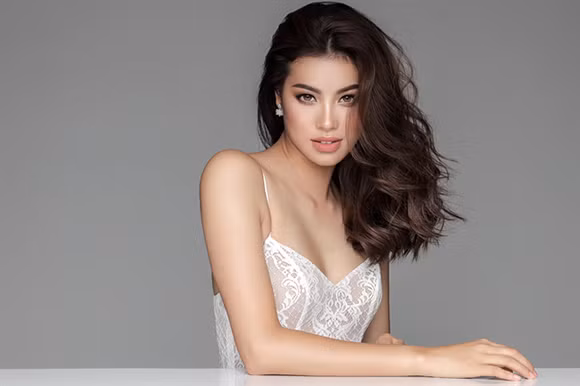 Pham Huong bat ngo tam su giong het mot ba bau sap de