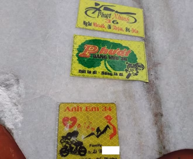 Nhieu phuot thu dan giay ghi ten minh len hon da bieu tuong Tam Dao-Hinh-2