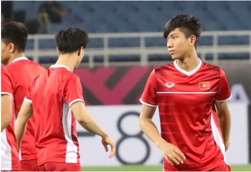 Từ cầu thủ được nhận "vé vớt" tham dự AFF Cup, Phan Văn Đức đang là át chủ bài của HLV Park Hang-seo.