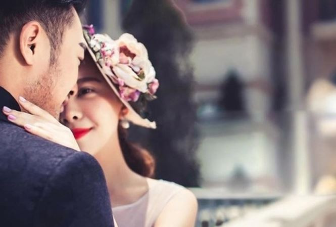 Vo tre dep va kich ban 'cam sung chong' hoan hao khong the ngo