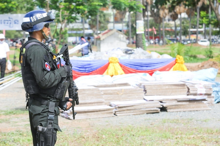 Campuchia kiem tra nguoi nuoc ngoai tren ca nuoc
