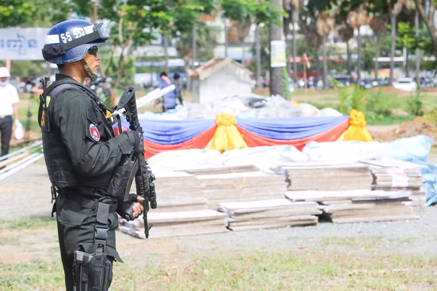 Campuchia kiem tra nguoi nuoc ngoai tren ca nuoc