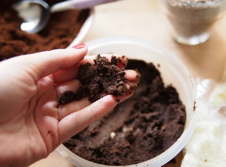 7 cach loai bo mui tanh tren tay sau khi che bien hai san-Hinh-2