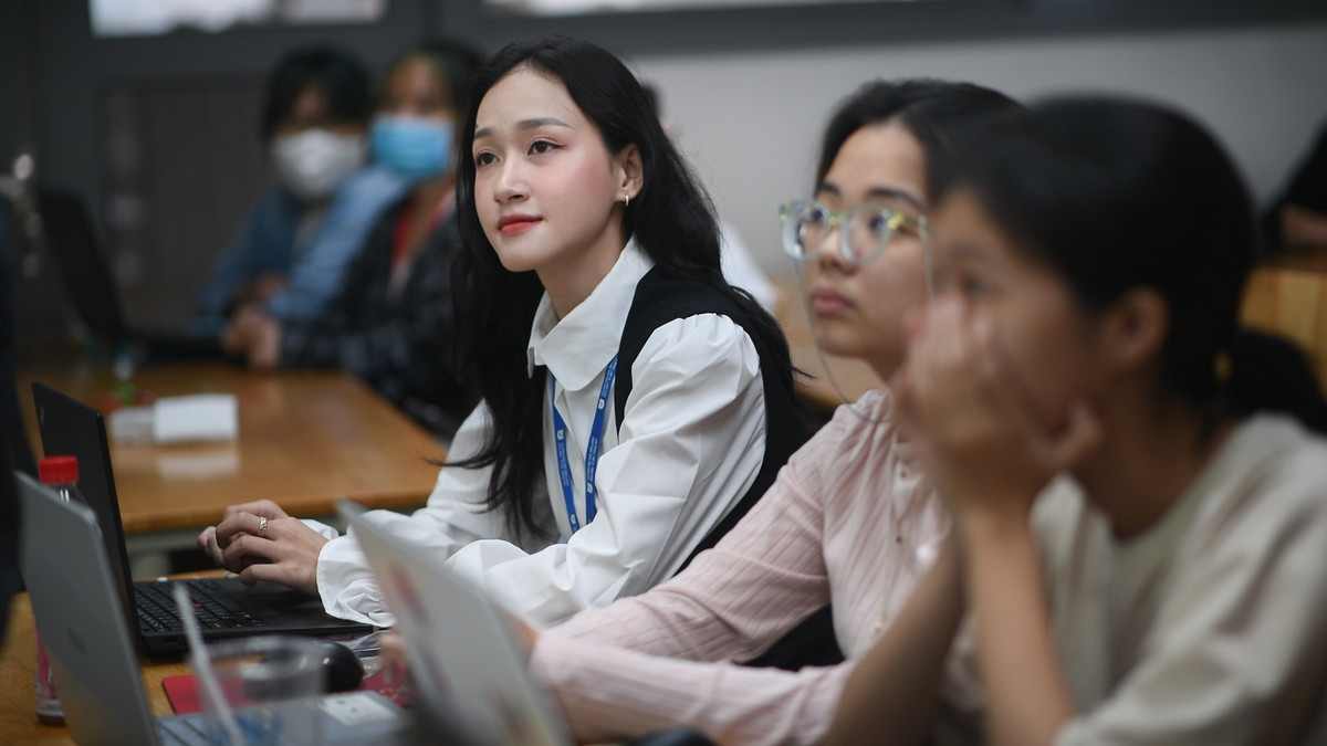 Hè này, tôi cũng học thêm một số môn tại trường như kỹ năng lãnh đạo, quan hệ lao động, bán hàng, quản trị bán hàng...