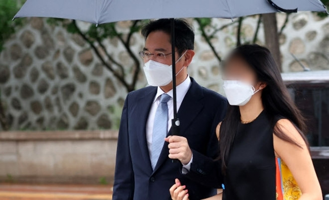 Chau gai co chu tich tap doan Samsung tre-giau-mac dep-Hinh-3