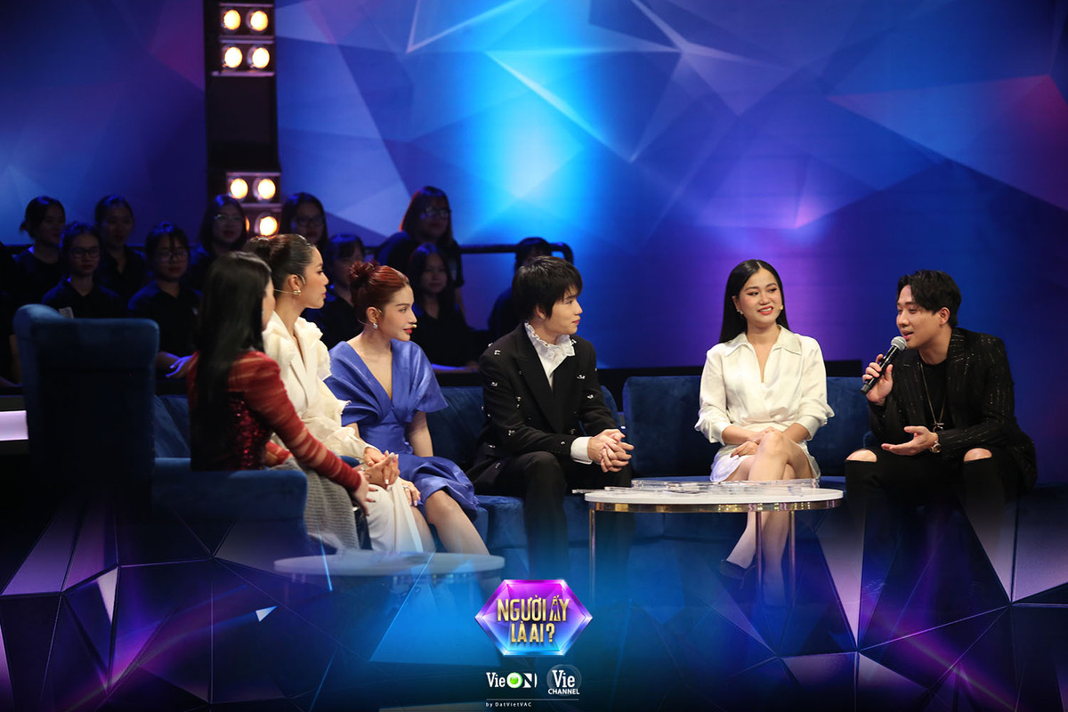 Với sự tư vấn nhiệt tình không kém phần hài hước của ban cố vấn gồm Lâm Vỹ Dạ - Quang Trung - Khả Như và siêu mẫu Minh Tú, nữ chính đã chọn được ra cho mình một anh chàng màu xanh lá Độc thân giữa những “cực phẩm” Đã có chủ và LGBT của chương trình.