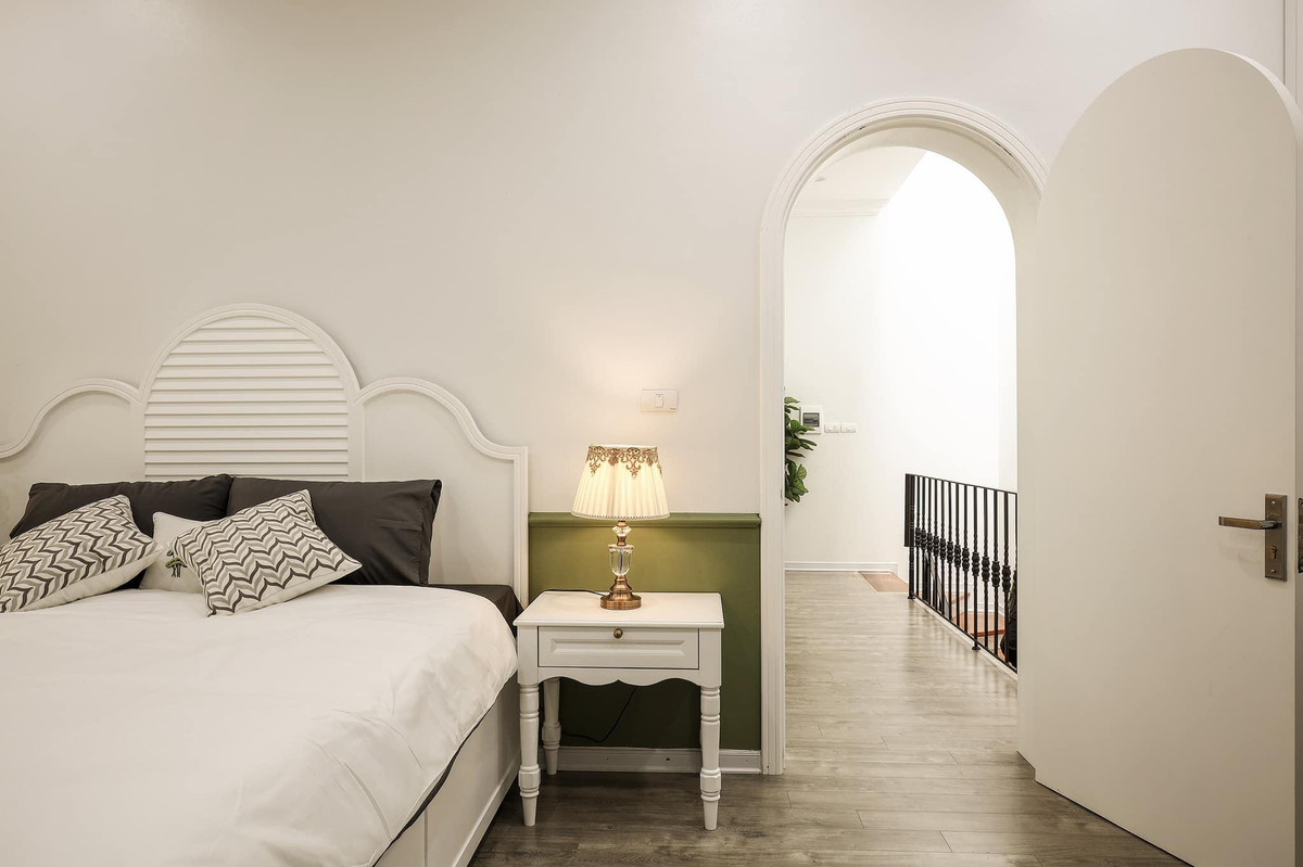 Cai tao nha pho chat mau xanh com theo phong cach co dien-Hinh-6