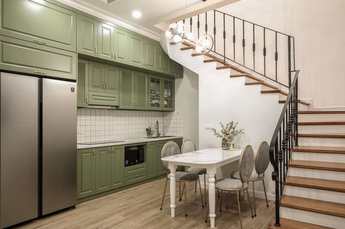 Cai tao nha pho chat mau xanh com theo phong cach co dien-Hinh-4