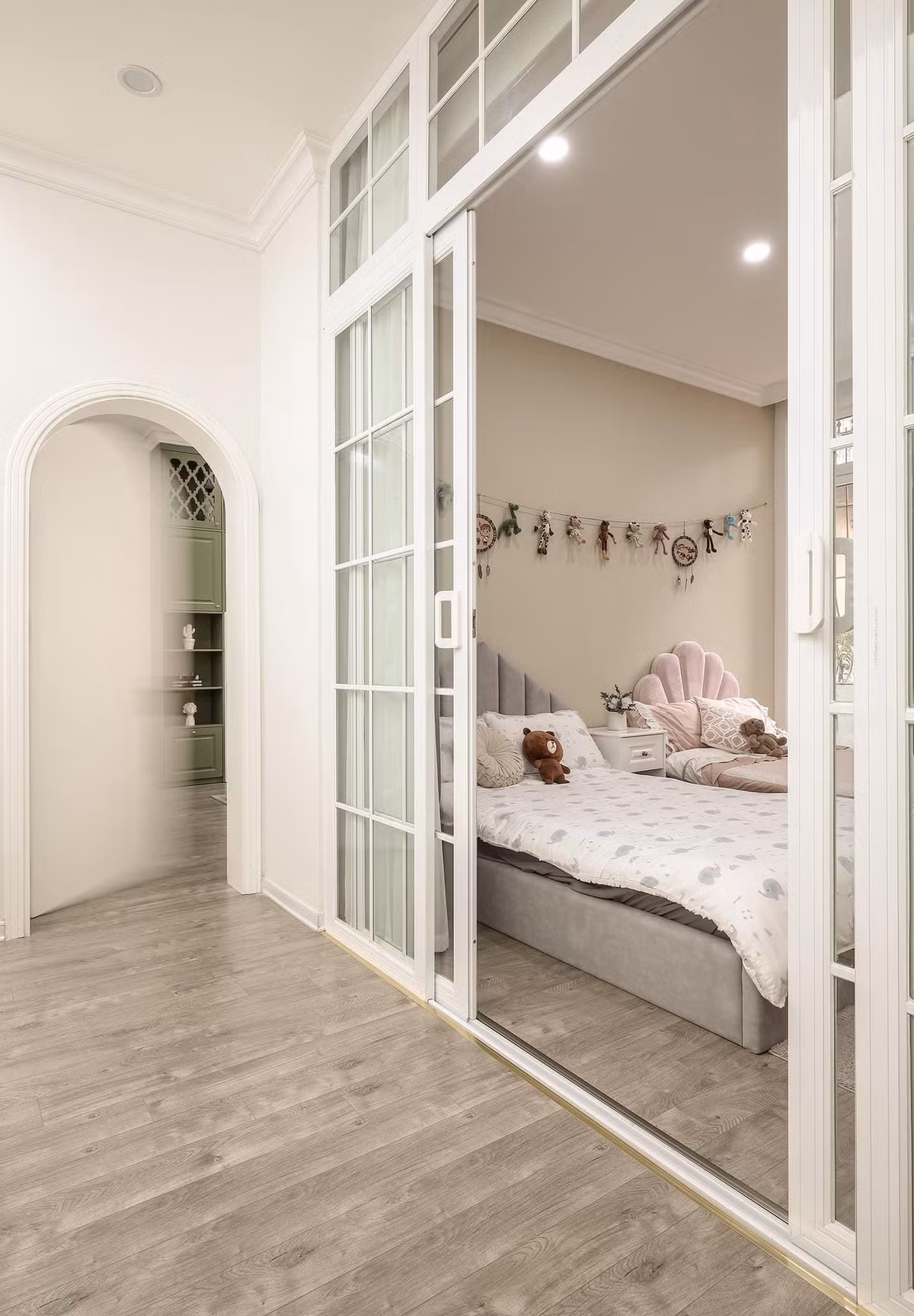 Cai tao nha pho chat mau xanh com theo phong cach co dien-Hinh-10