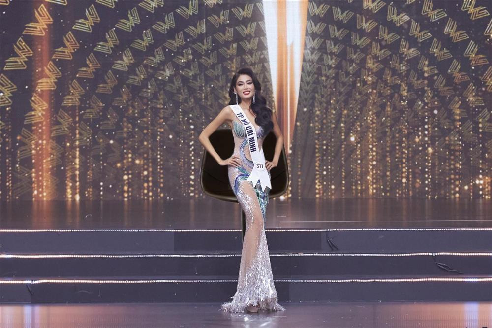 Đầm chung kết của Thảo Nhi Lê bị fan chế thành chiếc ghế "khó đỡ".