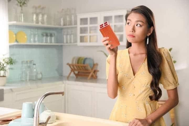 Á hậu Thảo Nhi Lê với hình ảnh "gạch ống" gây sốt.