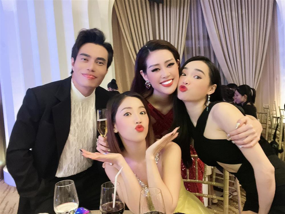 Nhiều người phán đoán, có thể những hình ảnh của Puka được chụp bằng app, dẫn tới sự thay đổi về diện mạo Nhã Phương.