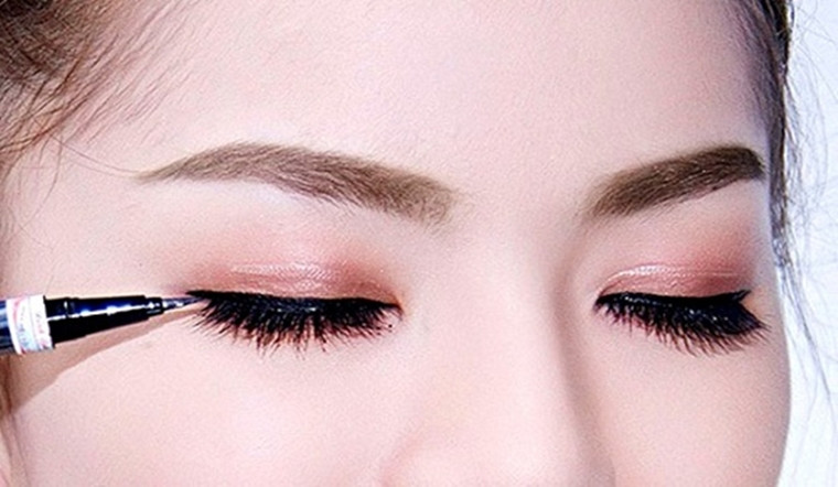 Lông mày mềm mại. Về nhân tướng học, nếu lông mày của một người mềm mại sẽ có tính cách dễ chịu và năng lực cá nhân tốt. Họ cũng là người quyết đoán và khả năng kinh doanh hơn người.