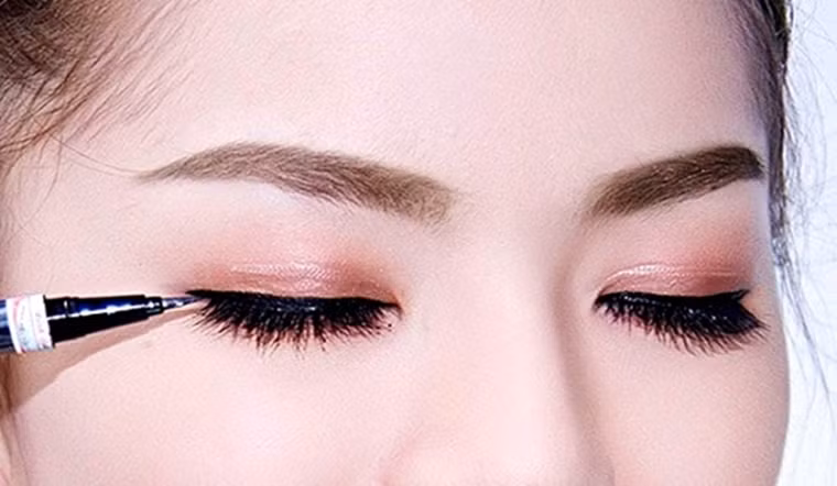 Lông mày mềm mại. Về nhân tướng học, nếu lông mày của một người mềm mại sẽ có tính cách dễ chịu và năng lực cá nhân tốt. Họ cũng là người quyết đoán và khả năng kinh doanh hơn người.