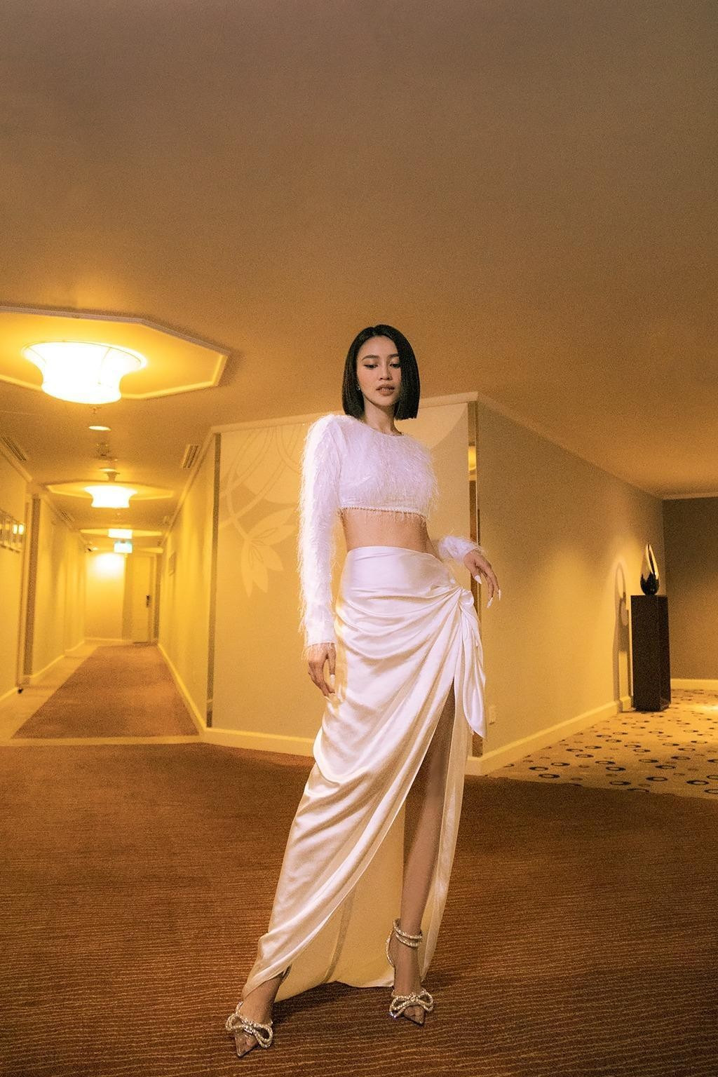 Một mỹ nhân Việt khác cũng ưa thích thiết kế này đó là nữ diễn viên Ninh Dương Lan Ngọc.