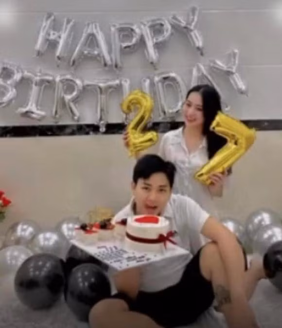 Hoài Lâm thay đổi diện mạo, rạng rỡ mừng sinh nhật tuổi 27 bên người yêu kém tuổi ảnh 1