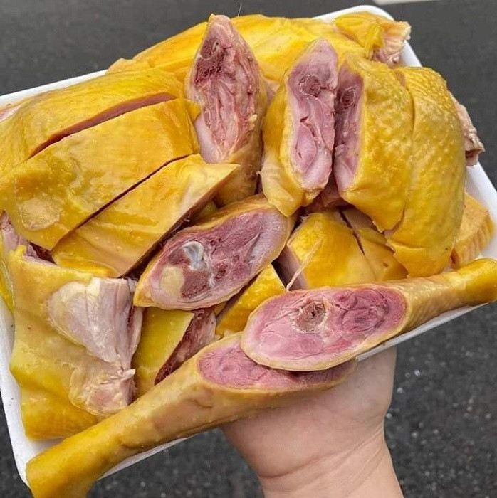 Gà ri ủ muối hoa tiêu giá chỉ 90 nghìn đồng/con, chị em thi nhau mua Ga ri u muoi hoa tieu gia chi 90 nghin dong/con, chi em thi nhau mua