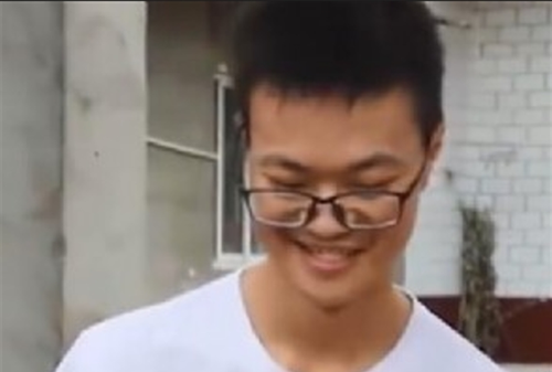 Thi dai hoc 3 nam lien tiep, chang trai kiem gan 7 ty nho hoc bong