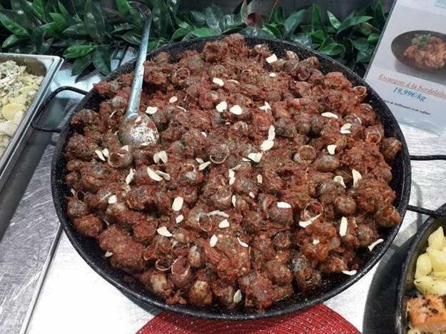 Một món phổ biến khác là Escargots à la Bordelaise, trong đó ốc sên được hầm trong nước dùng từ thịt và vang trắng. Đôi khi, món này còn được dùng làm nhân cho một loại bánh. Ảnh: Maree Blue.