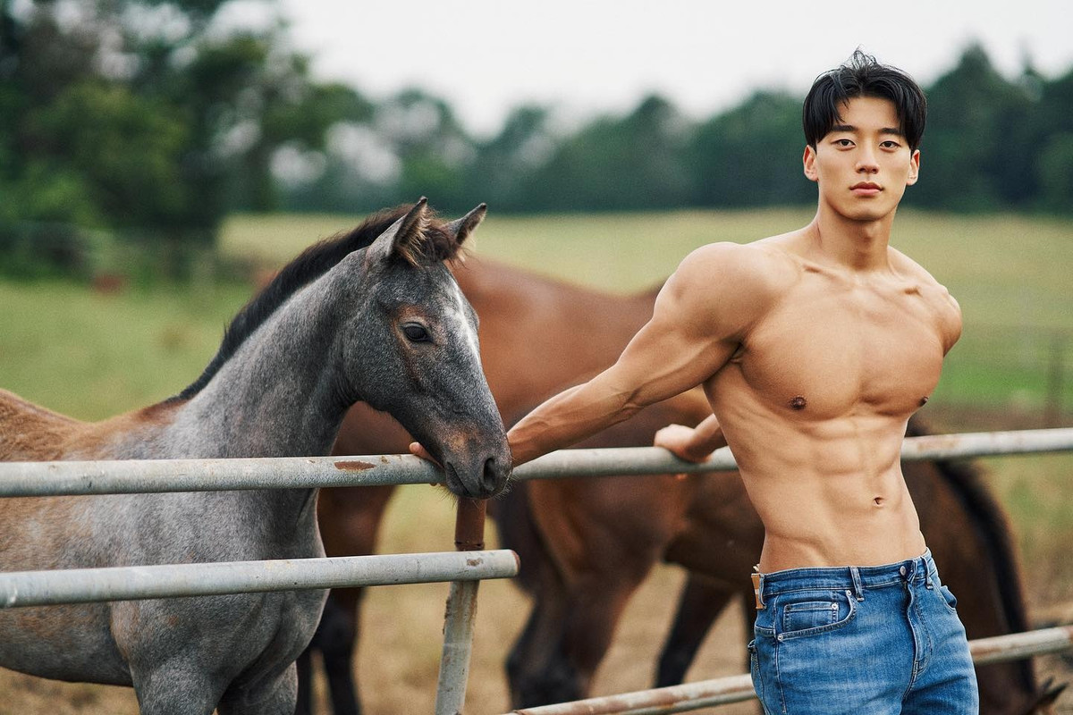 Ep can cuc doan vi mot buc anh dua len mang-Hinh-2