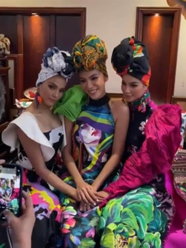 Mỹ nhân Việt hiếm hoi 'hạ' được nhan sắc Phạm Hương - Hình 4 My nhan Viet hiem hoi 'ha' duoc nhan sac Pham Huong-Hinh-4