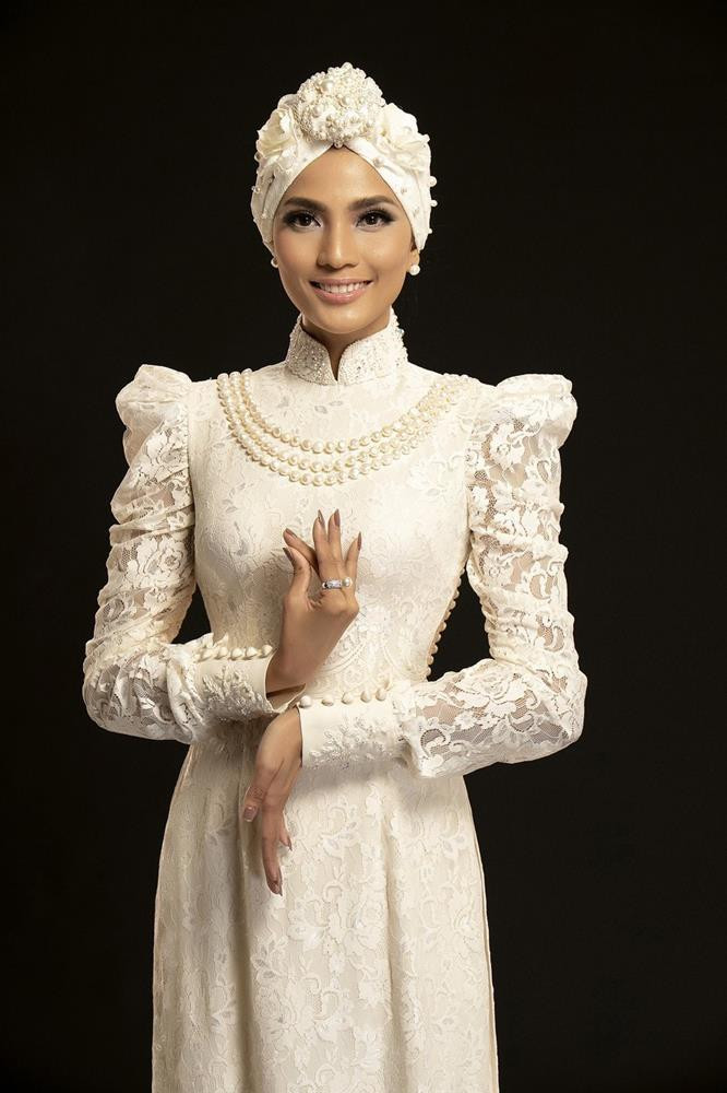 Mỹ nhân Việt hiếm hoi 'hạ' được nhan sắc Phạm Hương - Hình 18 My nhan Viet hiem hoi 'ha' duoc nhan sac Pham Huong-Hinh-18