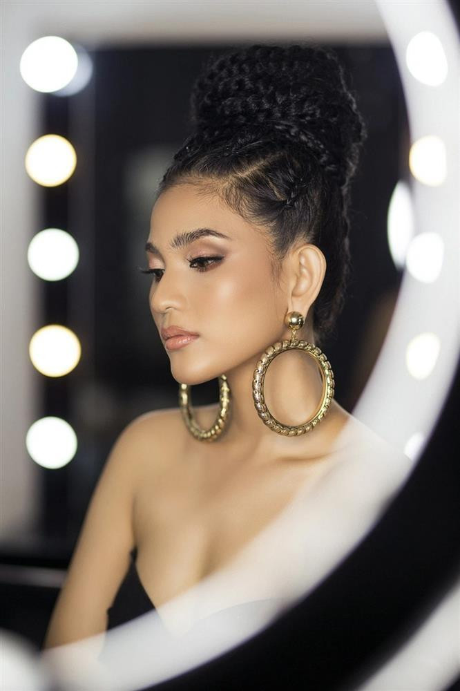 Mỹ nhân Việt hiếm hoi 'hạ' được nhan sắc Phạm Hương - Hình 22 My nhan Viet hiem hoi 'ha' duoc nhan sac Pham Huong-Hinh-22