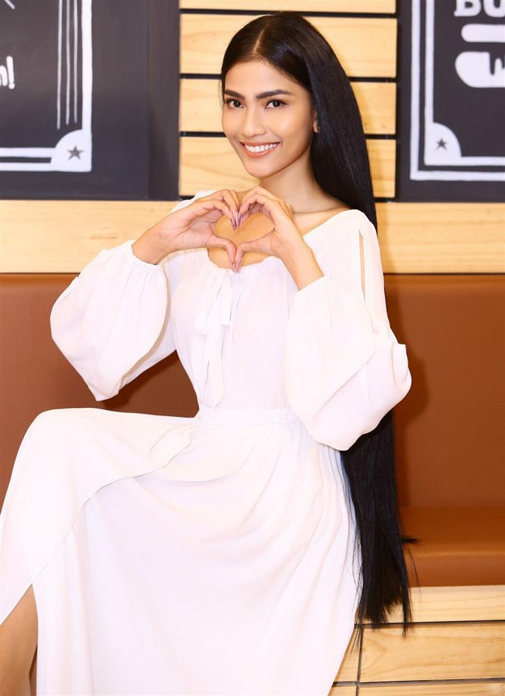 Mỹ nhân Việt hiếm hoi 'hạ' được nhan sắc Phạm Hương - Hình 15 My nhan Viet hiem hoi 'ha' duoc nhan sac Pham Huong-Hinh-15