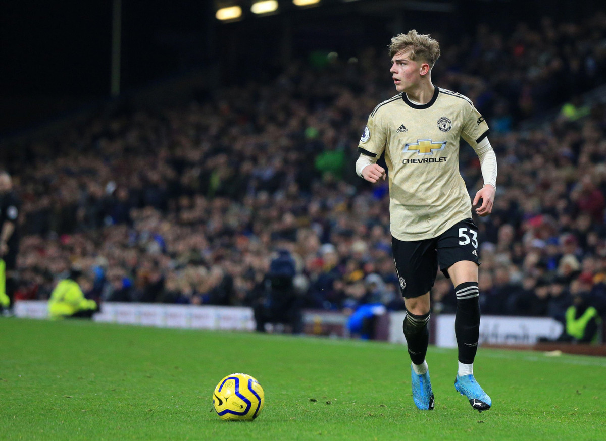 Williams được HLV Ole Gunnar Solskjaer đôn lên đội một từ mùa 2019/20. Khi đó, Williams là hậu vệ đá nghịch cánh (thuận chân phải, đá hậu vệ trái), gây ấn tượng bằng cách chơi tốc độ và trực diện. Tuy nhiên, Williams dần bị bắt bài và bật bãi khỏi đội hình MU.