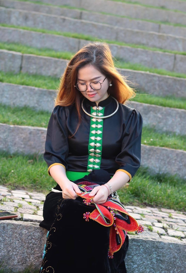 Du hoc sinh Viet Nam tai Dan Mach khat khao lan toa net dep trang phuc dan toc Thai den khap troi Au