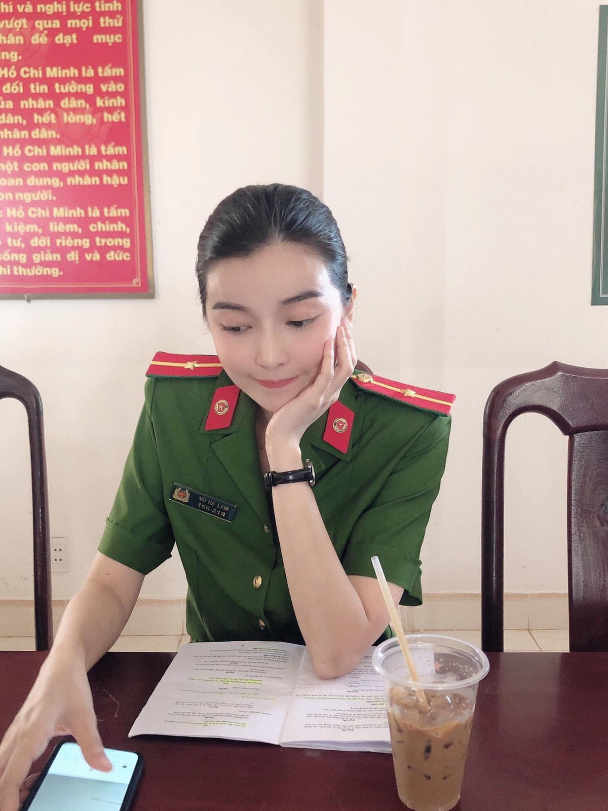 Thời gian gần đây, Cao Thái Hà cũng được coi là một mỹ nhân vào vai chiến sĩ công an nhân dân trong bộ phim gây nhiều tranh cãi Bão ngầm. Vào vai thiếu úy Hạ Lam - một trinh sát ngầm có nhiều đấu tranh ngầm trong nội tâm khiến Cao Thái Hà nhận được nhiều chú ý từ phía khán giả.