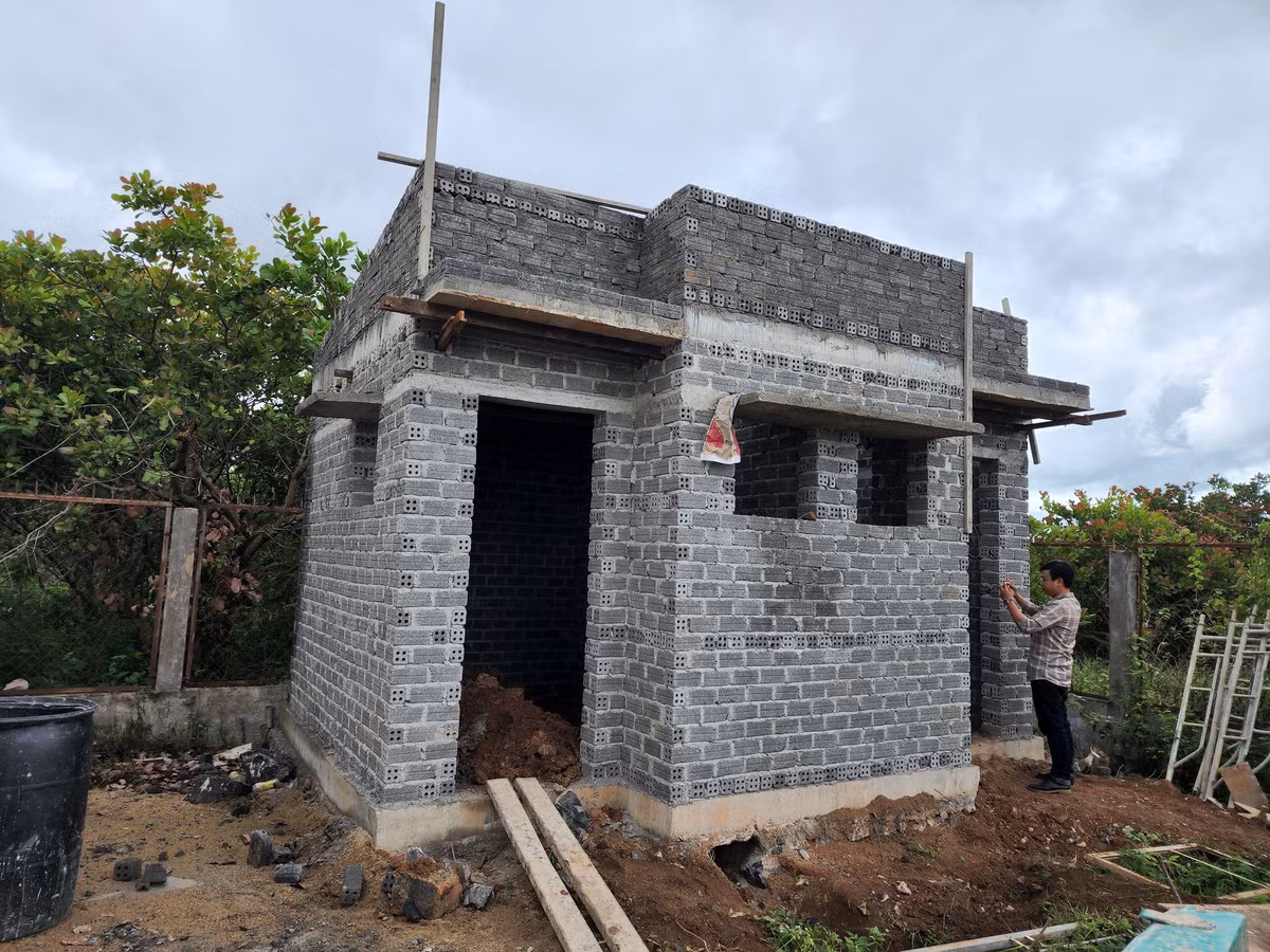 Can canh hang loat nha ve sinh 200 trieu dong/cai-Hinh-2