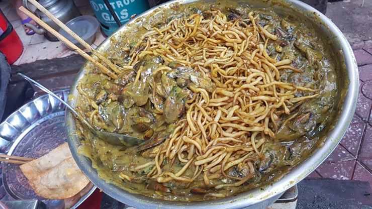 Từ giá bể có thể làm thành món giá bể xào, gỏi giá bể. Đến Hải Phòng, thực khách có thể dễ dàng tìm kiếm và thưởng thức món ngon từ giá bể tại các khu chợ đông đúc hay ở các quán ăn vỉa hè, ven đường.