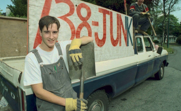 Công ty của Scudamore đang thu gom rác tại hàng trăm nơi ở Australia, Canada và Mỹ.